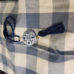 Blue and white porcelain necklace. VTG.